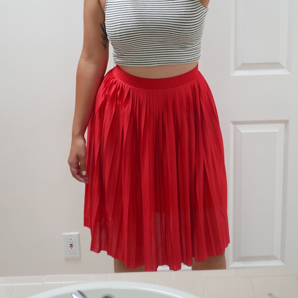 H&M Red Pleated Knee-length Skirt
